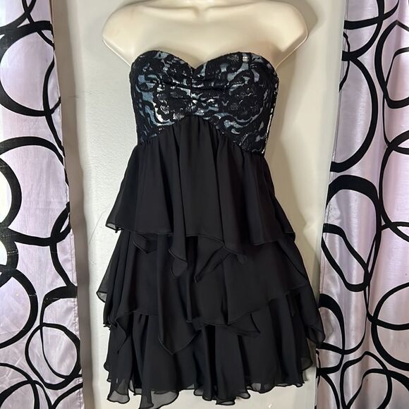 Teeze Me lace bustier dress with asymmetrical layers size 5 - Picture 8 of 13